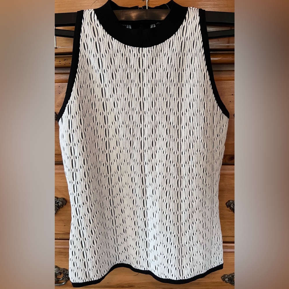 White House Black Market NWT Black and White Sleeveless Women's Top Sz LP